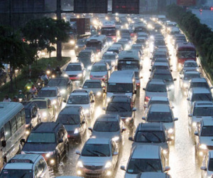 Hàng triệu xe chôn chân dưới mưa ở trung tâm Sài Gòn