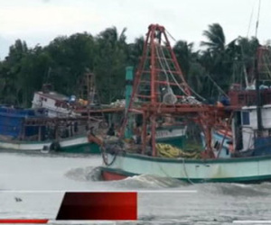 Tàu vũ trang nước ngoài nã đạn tàn bạo vào tàu cá Việt Nam