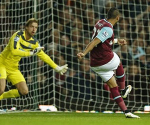 West Ham áp sát MU, Arsenal sau khi thắng Newcastle 2-0