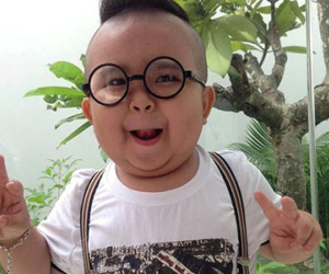 Cậu bé 4 tuổi ở Sài Gòn trở thành hiện tượng mạng