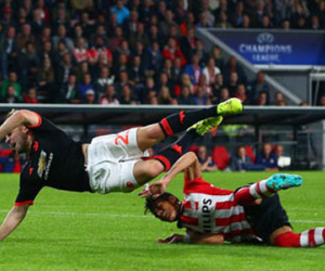 CĐV Man United giận sôi máu vì Luke Shaw bị gãy chân: "Hector Moreno xứng đáng bị loại khỏi bóng đá"