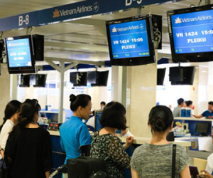 Giá vé máy bay khó giảm dù đã hạ trần