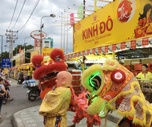 Không chỉ riêng trẻ nhỏ ngóng trung thu...