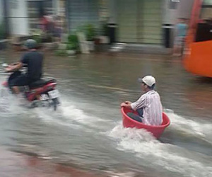 Người Sài Gòn như... phát khóc trong trận mưa to "lịch sử"
