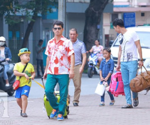 Dàn sao "Bố ơi mình đi đâu thế?" bất ngờ xuất hiện ở Bờ Hồ