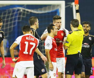 Giroud là tâm điểm chỉ trích sau trận thua của Arsenal trước Dinamo Zagreb