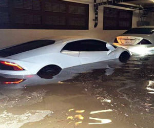 Siêu xe Lamborghini Huracan hư hỏng do nước ngập ngang thân