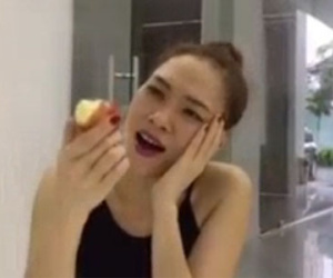 Video Mỹ Tâm vừa ăn táo vừa hát "Yêu xa" gây sốt