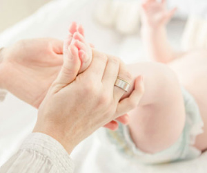 Sai lầm khi tự ý nắn chân vòng kiềng cho con