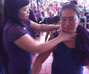 "Thánh cô" chữa ung thư: Tôi nghỉ thì ai giúp người bệnh