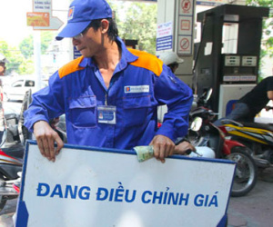 Xăng tăng giá 620đ/lít từ 15h chiều nay