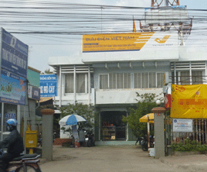 Đóng cổng sắt, nhân viên bảo vệ bị cổng đè chết