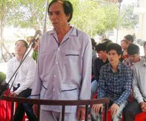 Giang hồ ở miền Tây ra tòa xô ngã vành móng ngựa