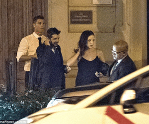 Ronaldo lần đầu công khai bạn gái xinh đẹp