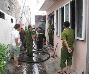 Chồng khóa trái cửa tự thiêu nghi do ghen tuông
