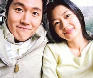 Jeon Ji Hyun mảnh mai dù mang bầu 4 tháng