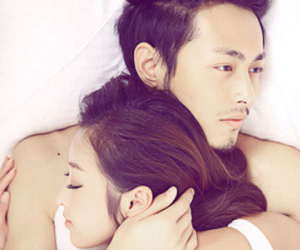 Khổ vì vợ đòi “yêu” kiểu… chuẩn
