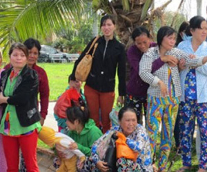 Khóc ngất đón nhận 11 thi thể ngư dân trong vụ chìm tàu