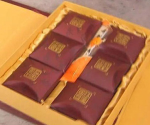 Phát hiện hộp bánh trung thu mua 10 năm chưa hỏng
