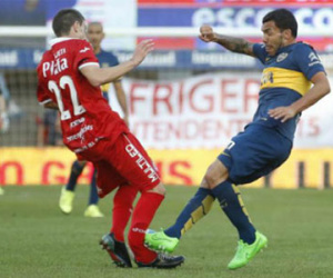 Tevez đạp gãy chân đối thủ ở giải Argentina