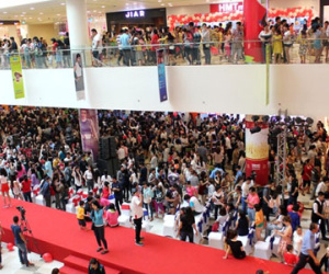 Trung tâm thương mại tắc nghẽn ngày khai trương