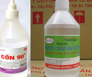 Bé trai hơn 2 tuổi nhập viện vì mẹ nhỏ nhầm cồn rửa mũi