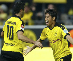 Dortmund thắng trận thứ 11 liên tiếp, đòi lại ngôi đầu từ Bayern