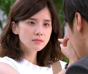 Vợ âm thầm lên kế hoạch đánh ghen khiến chồng và bồ khóc thét