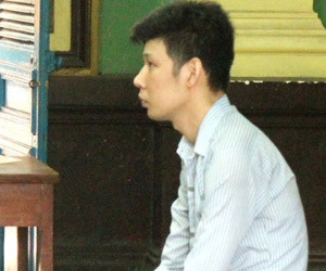 Bị phụ tình, thanh niên xách dao giết tình địch