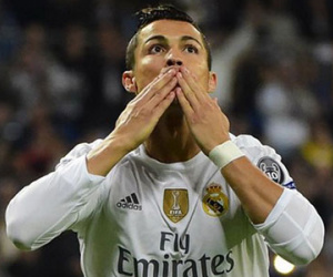 Muốn tìm thử thách mới, Ronaldo "bật đèn xanh" cho Man United