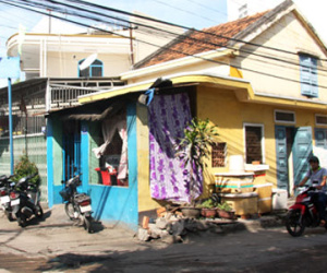 Nam thanh niên truy sát hai thiếu nữ trong tiệm tóc