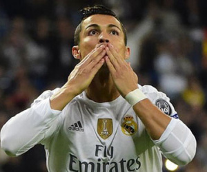 Ronaldo rời Real, M.U vác 90 triệu bảng đi chiêu dụ