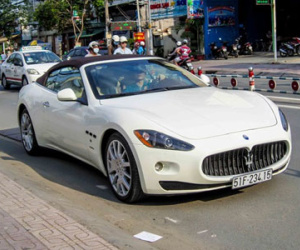 Siêu xe Maserati GranCabrio hàng độc ở Sài Gòn