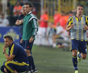 Van Persie cay cú vì phận dự bị ở Fenerbahce