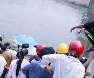 Đánh nhau trên cầu, một người rơi xuống sông tử vong