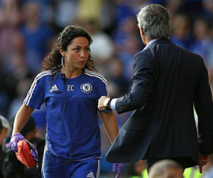 Nữ bác sĩ Eva Carneiro xin nghỉ việc ở Chelsea, quyết kiện Jose Mourinho ra tòa