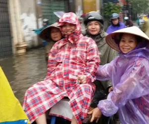 Xe bò lội nước đi... đẻ ở Hà Nội: "Vợ tôi đã sinh hai cháu trai"