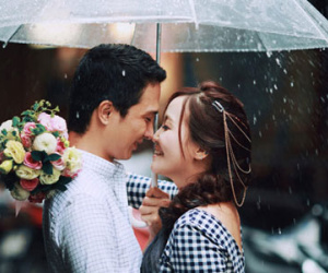 Ảnh cưới đẹp ngỡ ngàng dưới trời mưa lũ Hà Nội