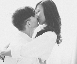 Cặp đôi sở hữu bộ ảnh chụp chung sexy tuyệt đẹp gây sốt cộng đồng mạng
