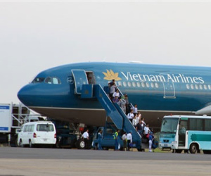 Hành khách liên tiếp xé áo phao trên máy bay Vietnam Airlines