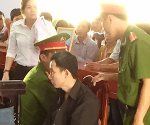 Xét xử kẻ phóng hỏa giết 3 người ở miền Tây