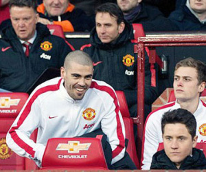 Mourinho gây sốc, tóm Valdes về chữa cháy