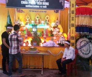 Vào cửa lớp, một học sinh lớp 9 bị điện giật tử vong