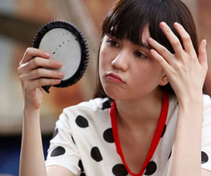 Dân đổ xô đến trường quay xem Ngọc Trinh đóng phim