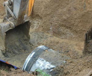 Thêm 2 vết nứt đường ống dẫn nước từ sông Đà về Hà Nội