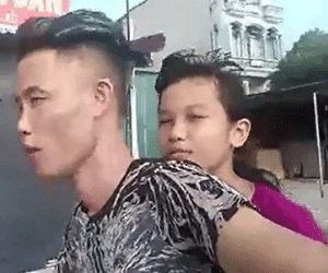 Thót tim với clip Hiệp Gà chở con gái "giỡn mặt tử thần"