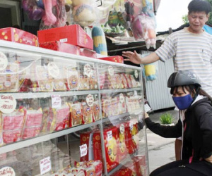 TP HCM: Nơi bán tháo, chỗ ôm bánh trung thu tồn
