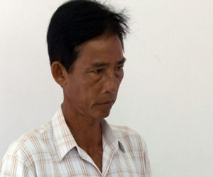 Cô gái tâm thần sinh bé trai, lộ mặt tác giả là gã hàng xóm