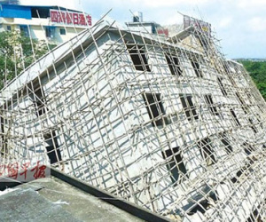 Hãi hùng nhà 6 tầng đang xây bất ngờ đổ sập