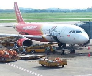 Hành khách Jetstar Pacific tự ý mở cửa thoát hiểm